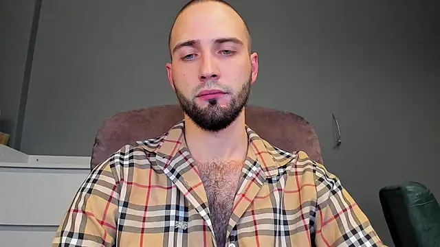 Snapshot of A_____________ chatting on 11/14/25, 04:00 A online show from 11/14/25, 04:00