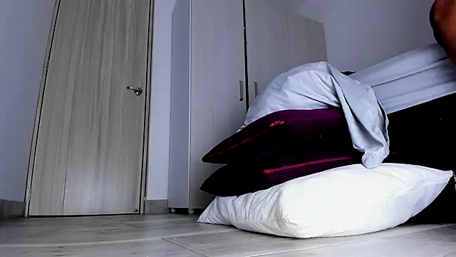 Snapshot of Skarleth69 chatting on 11/05/25, 02:11 Skarleth69 online show from 11/05/25, 02:11