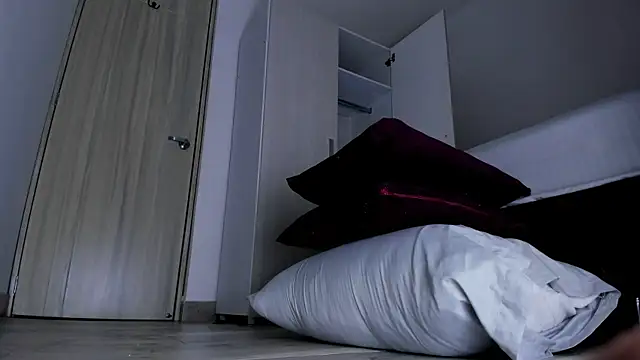 Snapshot of Skarleth69 chatting on 11/11/25, 01:05 Skarleth69 online show from 11/11/25, 01:05