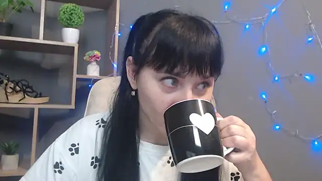 NinaFlawlees online show from 11/21/25, 12:59