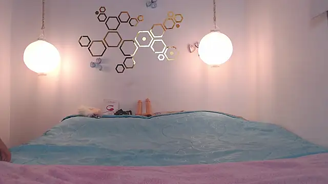 adriscute online show from 03/10/25, 01:45