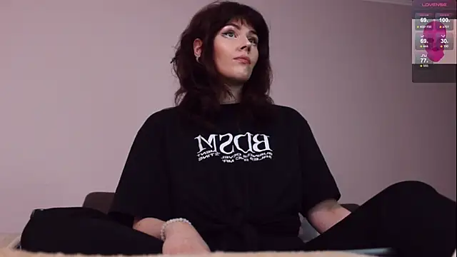 Luna Blake online show from 10/11/25, 10:03