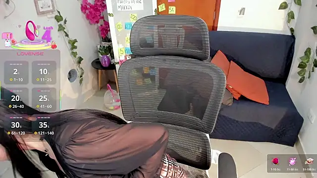 Snapshot of Julia-roberths chatting on 02/23/26, 01:19 Julia-roberths online show from 02/23/26, 01:19