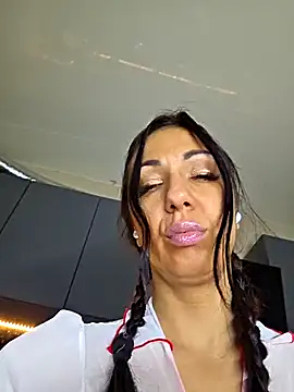 LeticiaWoods online show from 11/18/25, 08:30