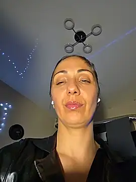 Snapshot of LeticiaWoods chatting on 06/18/26, 11:20 LeticiaWoods online show from 06/18/26, 11:20