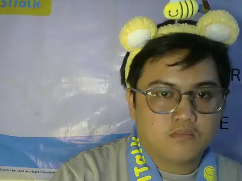 Snapshot of Yummy_Tommy21 chatting on 09/19/25, 03:34 Yummy Tommy21 online show from 09/19/25, 03:34