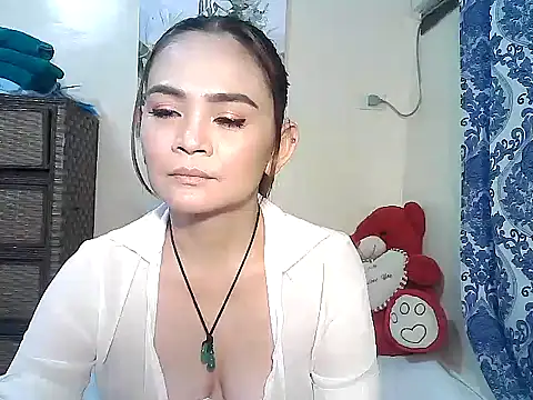 Kisses-13 online show from 11/15/25, 01:51