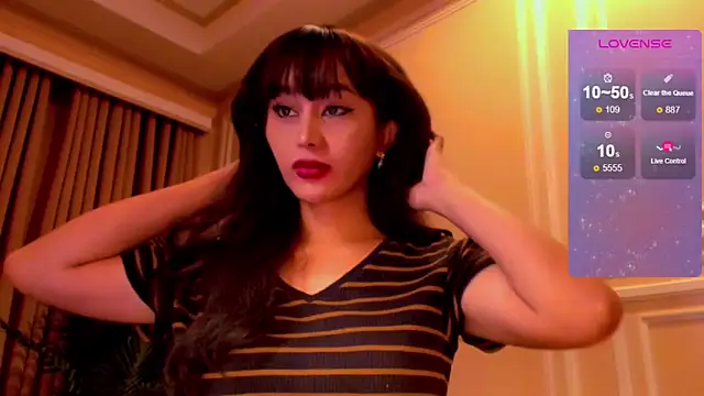 YOURCRISTINAS online show from 11/11/25, 05:18