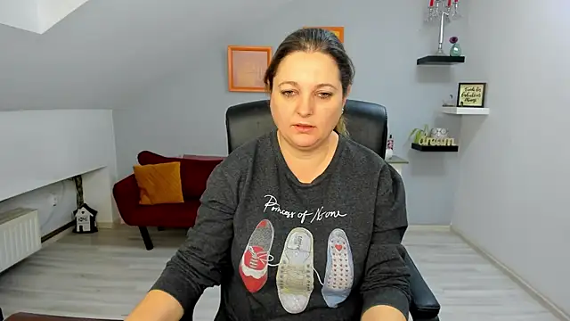 LollaGirl online show from 01/09/26, 04:15