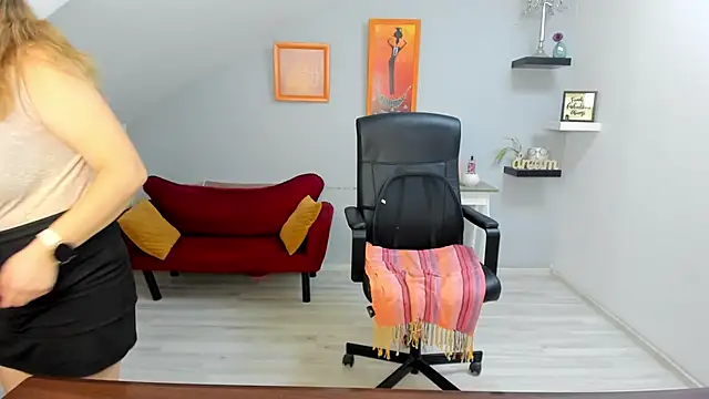 LollaGirl online show from 02/04/26, 04:18