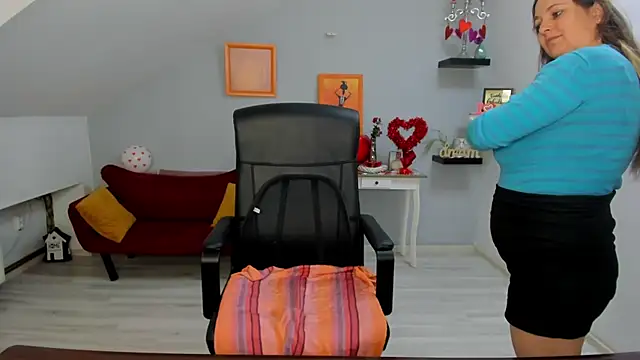 LollaGirl online show from 02/11/26, 04:28