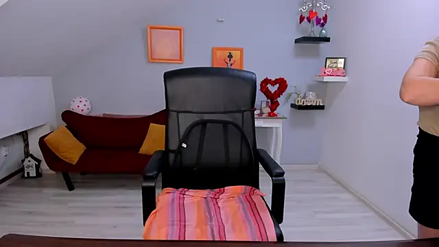 LollaGirl online show from 02/12/26, 04:29