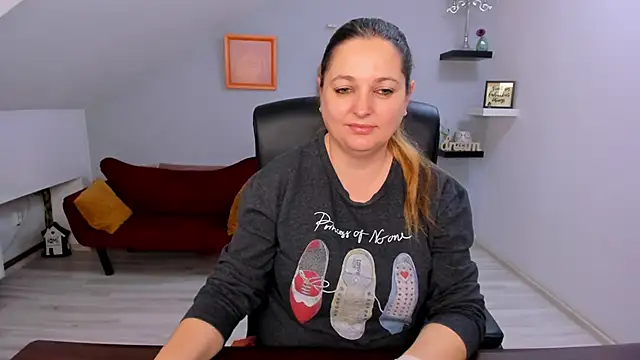 LollaGirl online show from 02/20/26, 04:20