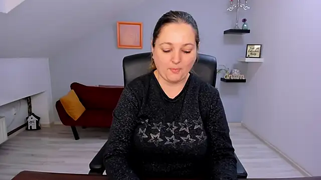 LollaGirl online show from 02/24/26, 04:21