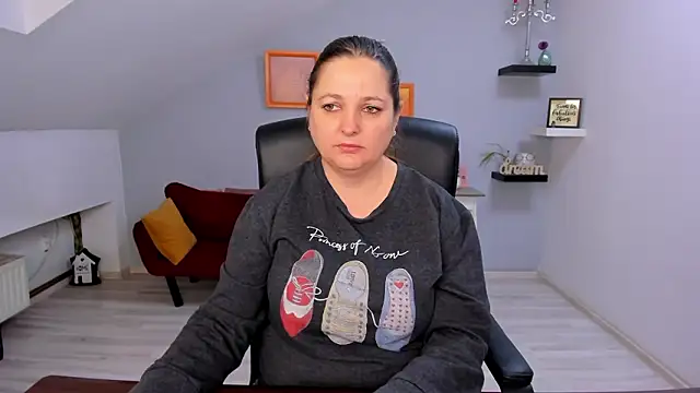 LollaGirl online show from 02/27/26, 04:12