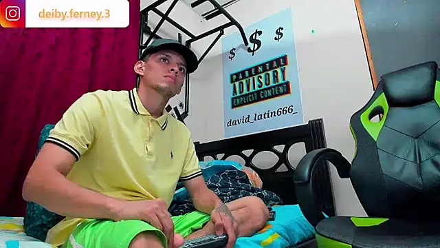 Snapshot of davidlatin66 chatting on 02/27/25, 02:32 davidlatin66 online show from 02/27/25, 02:32