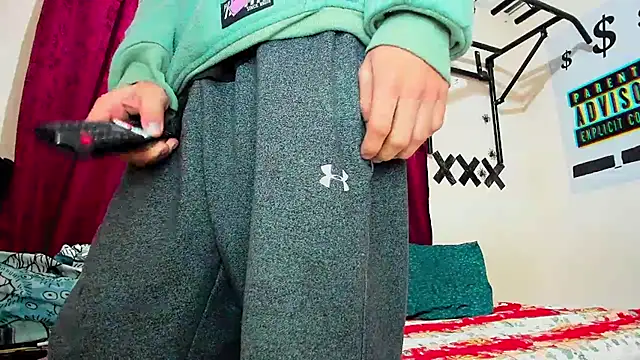 Snapshot of davidlatin66 chatting on 10/06/25, 04:21 davidlatin66 online show from 10/06/25, 04:21