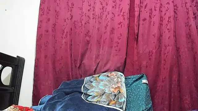 Snapshot of davidlatin66 chatting on 10/08/25, 12:08 davidlatin66 online show from 10/08/25, 12:08