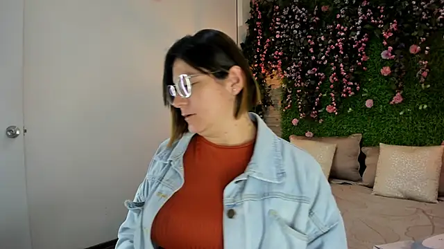 SarahDeyvis online show from 12/17/25, 01:50