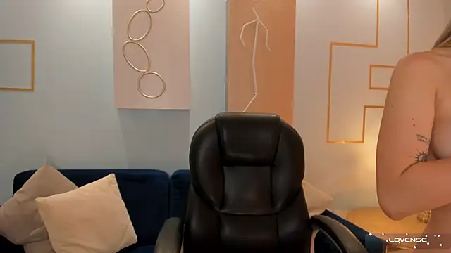 EveBensonX online show from 01/11/25, 10:29