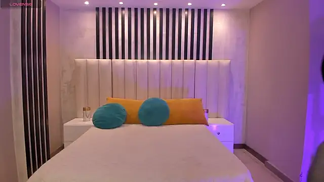 EveBensonX online show from 04/10/26, 06:56