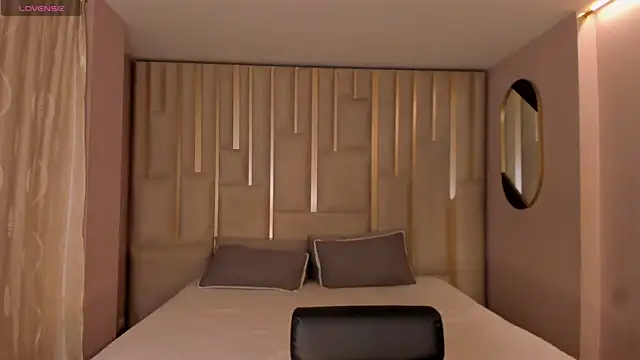 EveBensonX online show from 04/18/26, 07:51