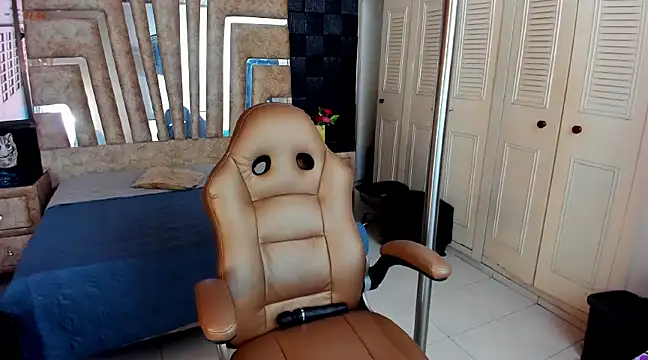 cute sassy online show from 02/14/25, 09:32