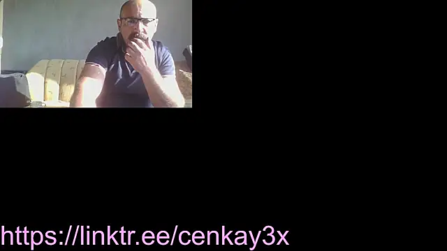 Snapshot of masculine_bear_daddy chatting on 12/02/25, 08:30 masculine bear daddy online show from 12/02/25, 08:30