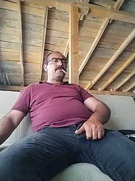 Snapshot of masculine_bear_daddy chatting on 06/08/26, 04:07 masculine bear daddy online show from 06/08/26, 04:07