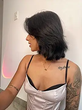 Snapshot of Ale_Lewis chatting on 02/16/25, 03:27 Ale Lewis online show from 02/16/25, 03:27