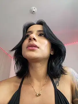 Snapshot of Ale_Lewis chatting on 02/19/25, 09:25 Ale Lewis online show from 02/19/25, 09:25