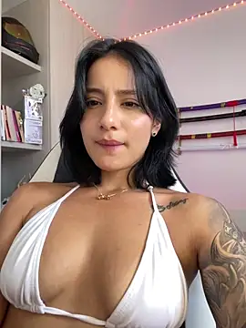 Snapshot of Ale_Lewis chatting on 02/23/25, 05:18 Ale Lewis online show from 02/23/25, 05:18