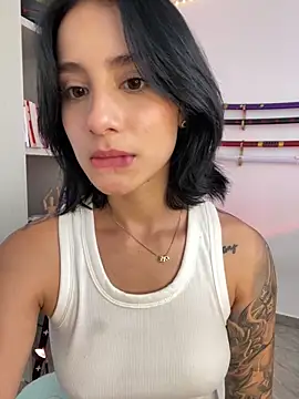 Snapshot of Ale_Lewis chatting on 03/05/25, 06:34 Ale Lewis online show from 03/05/25, 06:34