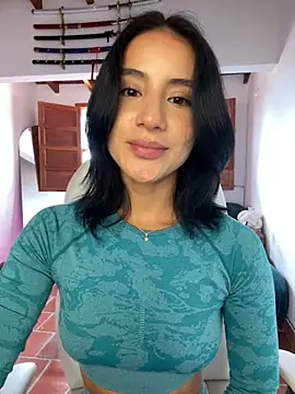 Snapshot of Ale_Lewis chatting on 10/04/25, 02:04 Ale Lewis online show from 10/04/25, 02:04