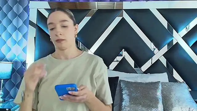 victoriaa lee  online show from 01/28/25, 09:08