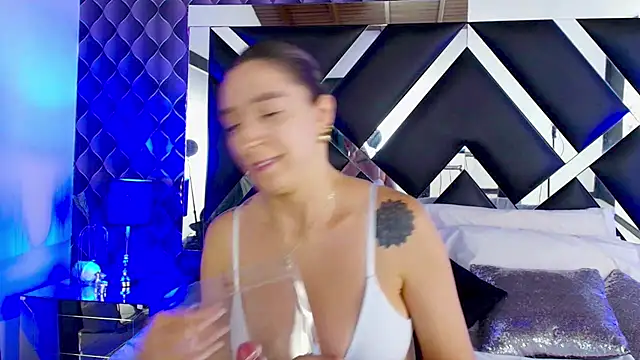 victoriaa lee  online show from 03/19/25, 01:54