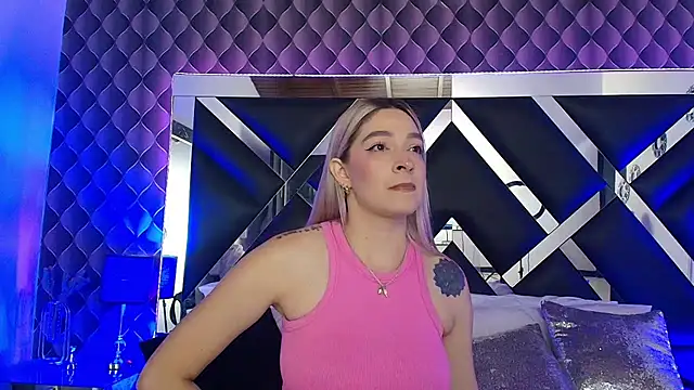 victoriaa lee  online show from 12/03/25, 09:13