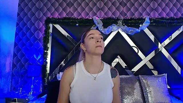 victoriaa lee  online show from 12/15/25, 06:56