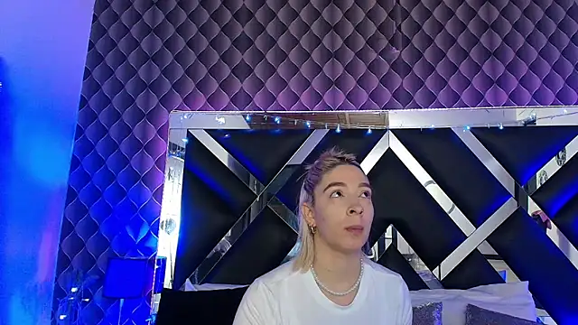 victoriaa lee  online show from 03/05/26, 06:59