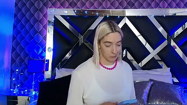 victoriaa lee  online show from 03/10/26, 06:57