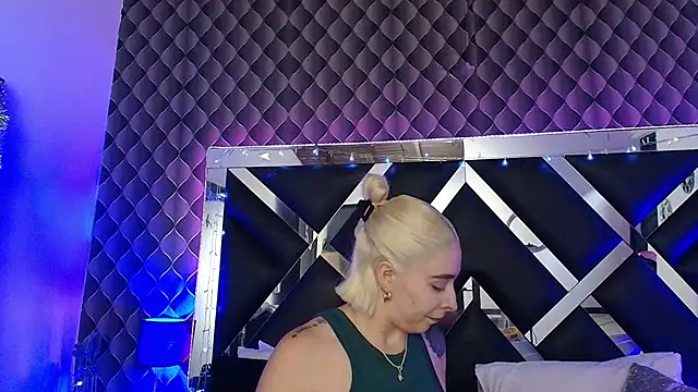 victoriaa lee  online show from 07/02/26, 07:20