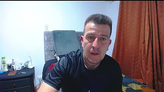 Snapshot of amaya_627 chatting on 06/12/26, 02:43 amaya 627 online show from 06/12/26, 02:43