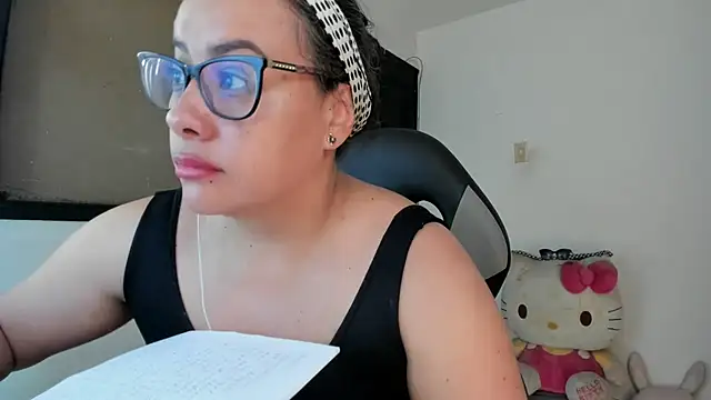 Snapshot of smile_sweetpao chatting on 02/19/25, 07:06 smile sweetpao online show from 02/19/25, 07:06