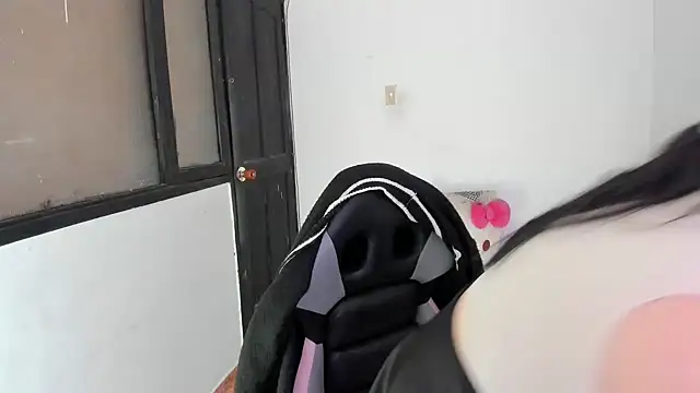 Snapshot of smile_sweetpao chatting on 09/18/25, 12:18 smile sweetpao online show from 09/18/25, 12:18