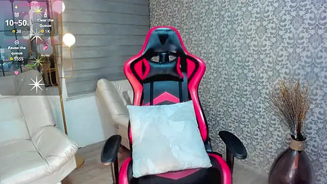 Snapshot of RenataReyes chatting on 02/23/25, 01:24 RenataReyes online show from 02/23/25, 01:24