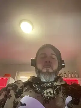 Snapshot of Cristian-Brayan chatting on 01/21/25, 01:22 Cristian-Brayan online show from 01/21/25, 01:22