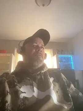 Snapshot of Cristian-Brayan chatting on 02/23/25, 06:12 Cristian-Brayan online show from 02/23/25, 06:12