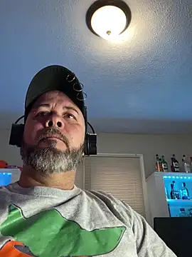 Snapshot of Cristian-Brayan chatting on 02/27/25, 01:28 Cristian-Brayan online show from 02/27/25, 01:28