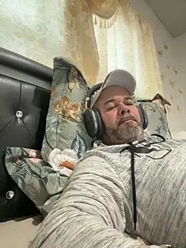 Snapshot of Cristian-Brayan chatting on 09/27/25, 11:48 Cristian-Brayan online show from 09/27/25, 11:48