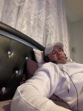 Cristian-Brayan online show from 04/05/26, 03:53